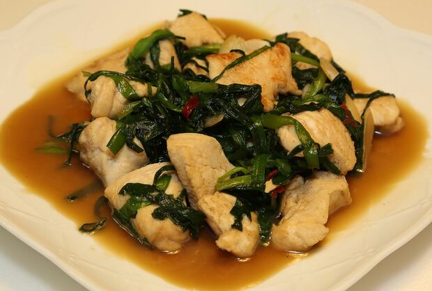 鶏肉とにらのピリ辛にんにく炒め