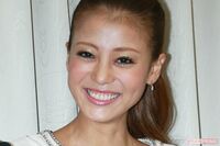 あびる優「いつまでも女!って感じ」“ほぼ夫”男性との公開イチャイチャに冷ややかな視線、“お騒がせ”を…