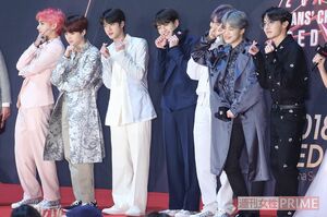 レッドカーペットに登場したBTS　撮影／吉岡竜紀