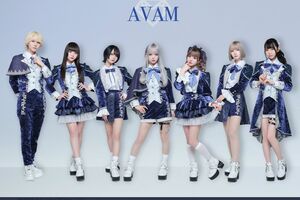 なにわ男子の衣装の“パクリ疑惑”が浮上したアイドルグループ・AVAMの衣装（公式SNSより）