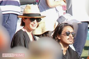 昨年10月、娘の運動会に参加したりえと森田。初参加となった森田は拍手を送るなど娘の活躍に目を細めていた