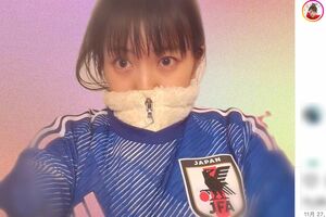 W杯で日本代表を応援するmiwa（公式インスタグラムより）
