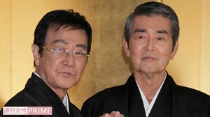 弟の死に兄の渡哲也（右）も言葉を失った