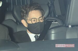 10月23日の告別式に参列した加藤。その眼差しは鋭く前を見つめていた