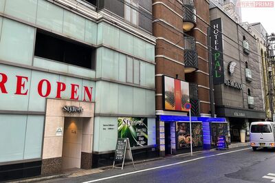ホストクラブの目と鼻の先には、あまたのラブホテルが