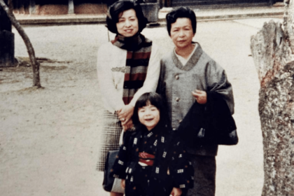 幼稚園のころ、京都で祖母・ツヤ、母・貞子と