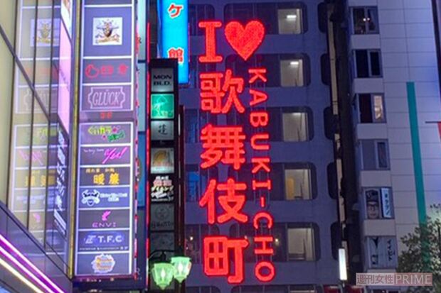 “トー横キッズ”とは、東京・歌舞伎町の映画館「TOHOシネマズ」横の通り、通称“トー横”に集まってきた若者たちのことを指す