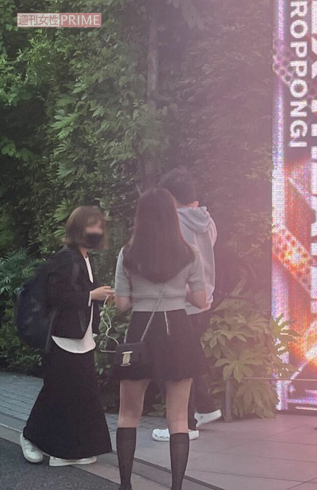 2024年5月、『さらば青春の光』単独ライブの会場前でファンサービスをする『ラランド』ニシダ