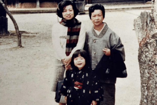 幼稚園のころ、京都で祖母・ツヤ、母・貞子と