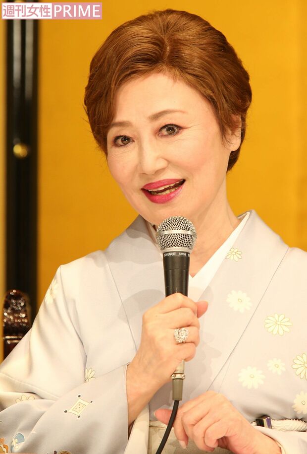 2014年11月2日、旭日小授章受賞の会見をした浜木綿子