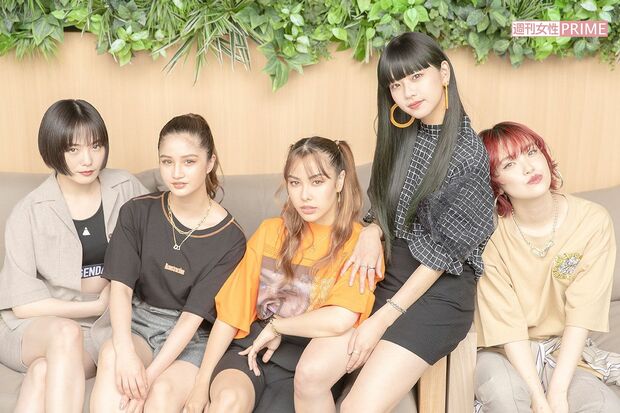 FAKY（左から）Mikako(26)、Taki(20)、Akina(20)、Hina(23)、Lil'Fang(26)   撮影／吉岡竜紀