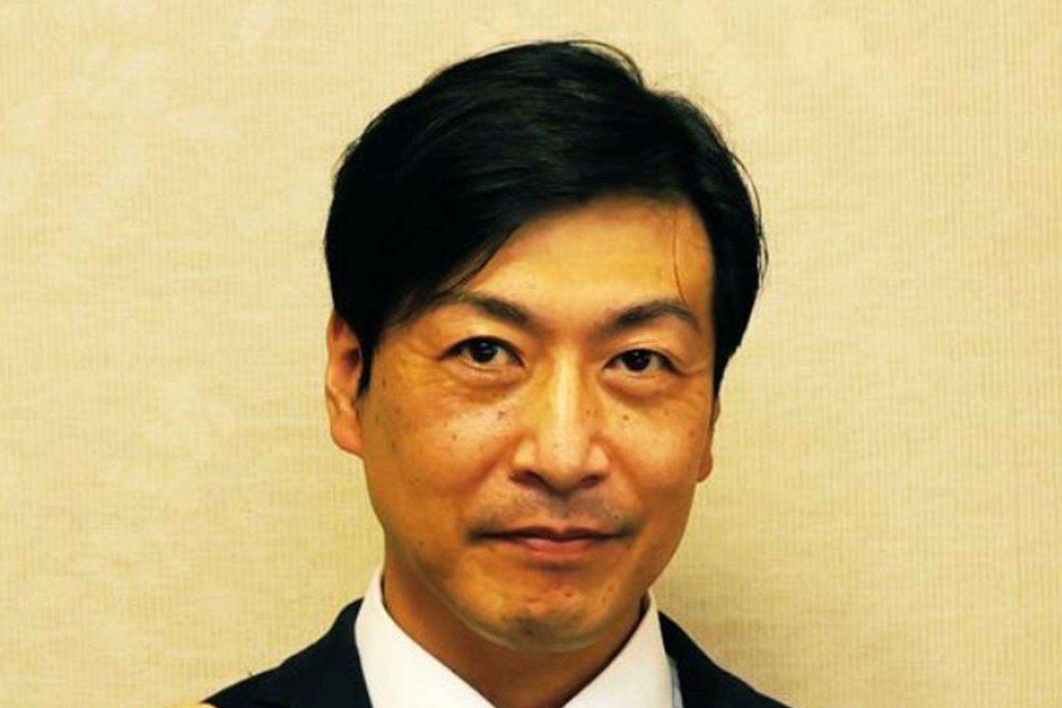 麻生太郎からの手紙を《読めません》と晒した自民党市議会議員「失礼