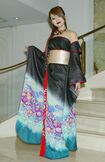 2004年のYUMI KATSURA　パリコレ記者会見での 200万円のドレスを着た深田恭子