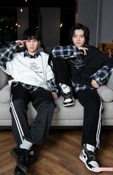 西銘駿（左）と飯島寛騎（右）　撮影／吉岡竜紀