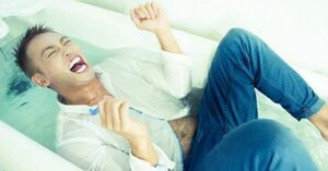  【photo】こんなにはしゃぐオカダ・カズチカはここでしか見られません!