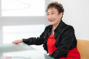 自身にとって大切な思い出を、まるで昨日のことのようにみずみずしい言葉で語る加藤登紀子　撮影／佐藤靖彦
