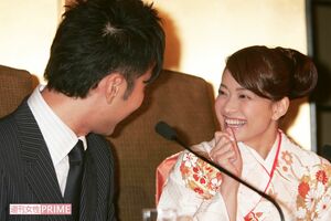 2005年5月、婚約発表記者会見をした藤井隆と乙葉