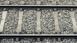 人身事故の場合、線路にも損傷を与えることがある