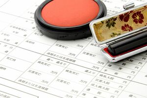 契約前に立ち止まって考え、家族やホットラインへ相談を!