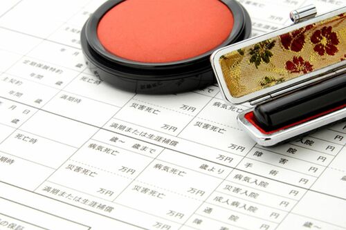 契約前に立ち止まって考え、家族やホットラインへ相談を！