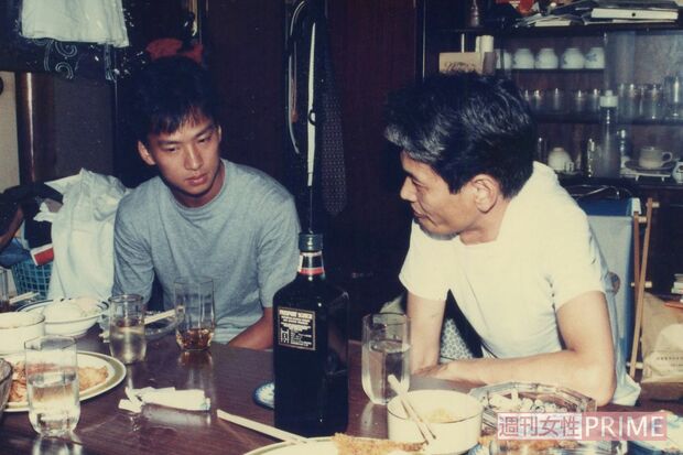 '87年、寺田農を慕って付き人として現場を一緒に回っていた椎名桔平(左)と。昨年、NHKで放送された『大岡越前6』では共演も