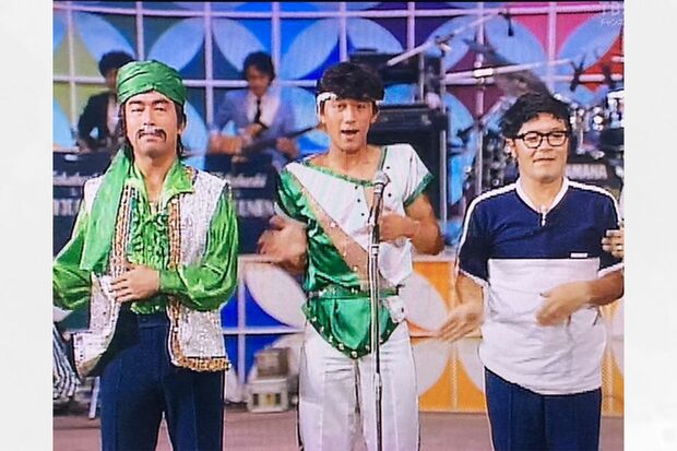 同じく故・志村けんさん、仲本工事さんと番組エンディングシーン。2枚目のシングル『サマー・セクシー』のとき