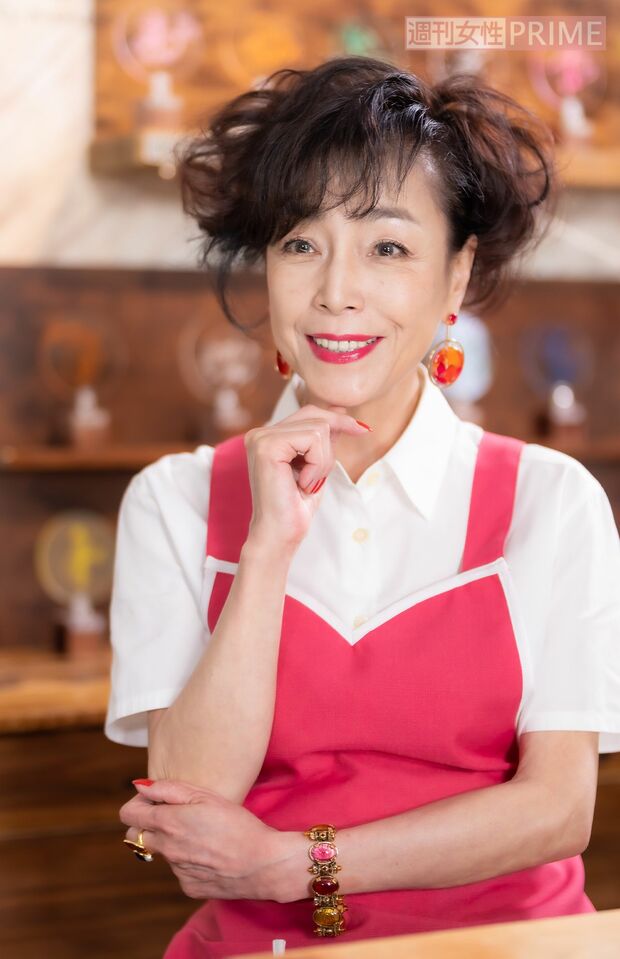 『柏原芳恵の喫茶☆歌謡界』の収録後に、インタビューに応じた柏原　撮影／佐藤靖彦