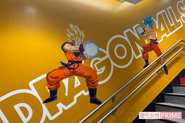東京駅の『DRAGON BALL STORE』の壁画