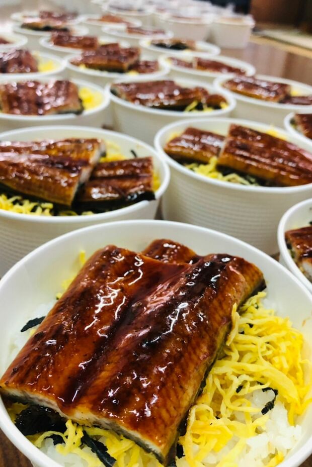 初めてウナギを食べた子もいたという（幸町陽気こども食堂提供）