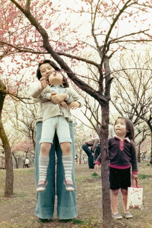 仕事をセーブしつつ子育てをしていた。長男・紺、長女・かなとのひとときが、創作活動の糧に……