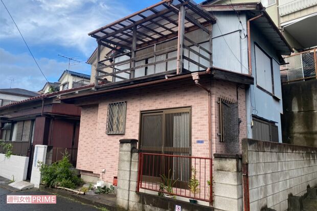 事件のあった２階建ての美崎さん宅