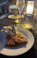 外での食事は本当に箸とお酒が進みます