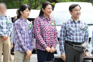 2016年8月「山の日」記念全国大会にご臨席された際の天皇ご一家 