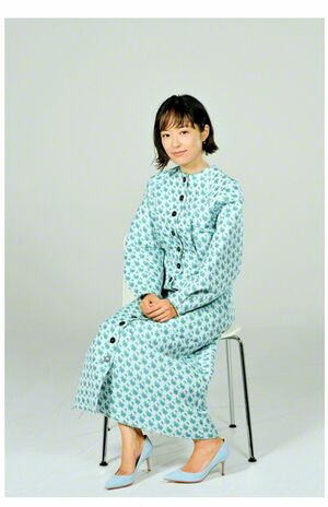 『聖教新聞』ウェブ版のインタビューに応える井上真央