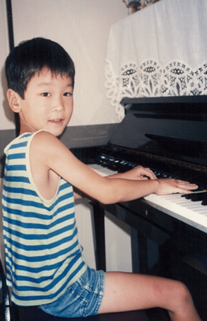 6歳で始めたピアノ。このころからすでにアーティストの気質が
