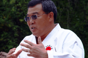 アメリカではしばらくの間、空手の先生をして生計を立てた