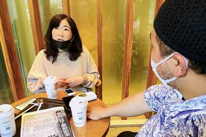 取材中の田口ゆうさんと村田らむさん