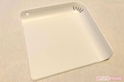省スペース多機能まな板/110円(税込)縦横18.5cmというコンパクトサイズなので、収納時にもかさばらない