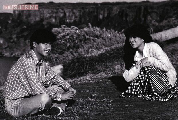 近藤真彦と中森明菜。2人は舛田利雄監督の映画『愛、旅立ち』で共演し距離を縮めたと言われる