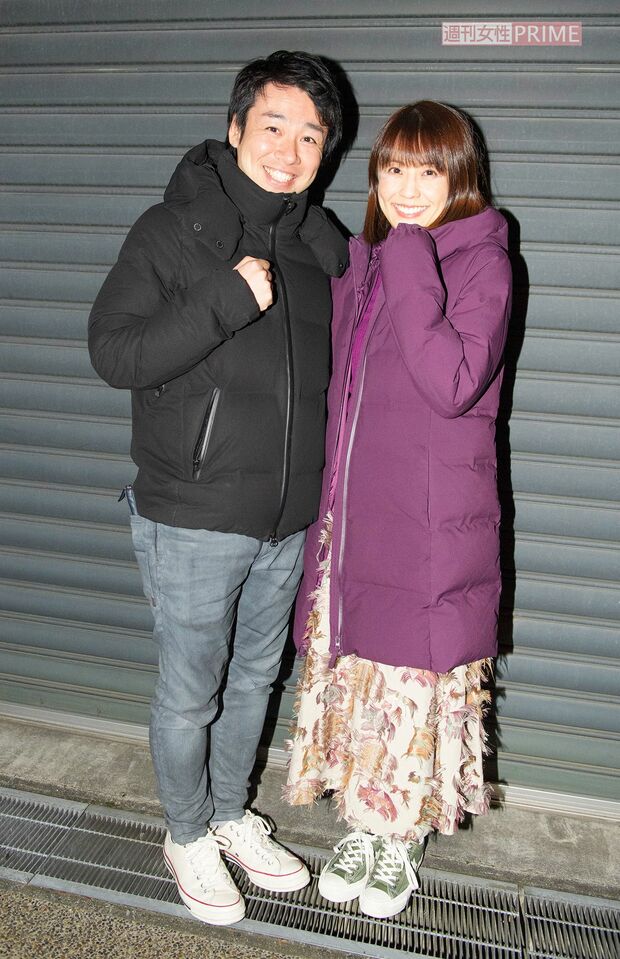 2018年12月、小林麻耶は夫と笑顔で直撃に対応