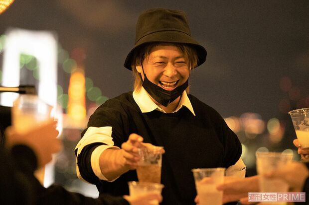 五十嵐隼士、乾杯時も楽しそう