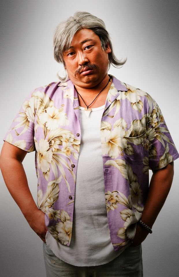 容疑者6：赤羽ヒデト。サーファー。相談に乗りたがる兄貴肌。波乗り目的で離島を訪れた。(c)テレビ東京