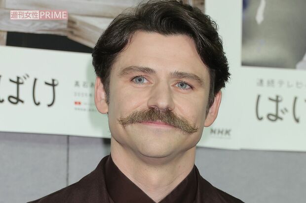 イギリス出身の俳優トミー・バストウ