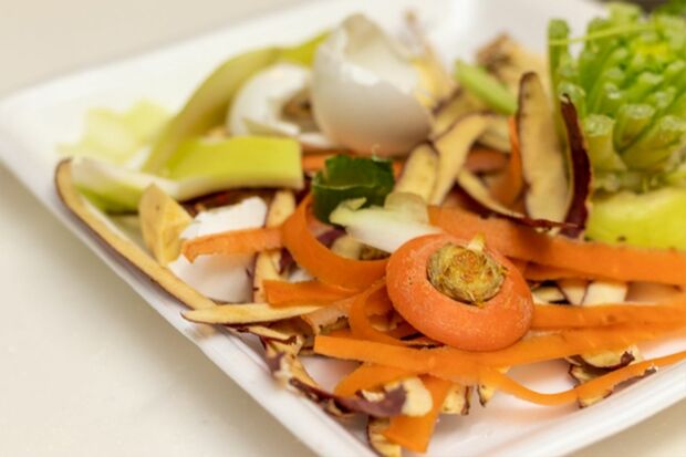 へたも皮もまとめて煮ればうまみだしに