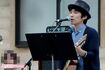 '14年10月、陸前高田未来商店街にて行われたイベント『小さな音楽祭』で歌声を披露した草野