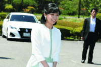 佳子さまの涼しげな夏の装い、フォーマルな“皇室ファッション”を華やかな自分好みにイメチェン!「最近は…