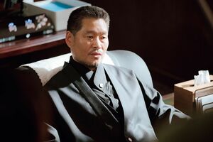 チャン・デヒ（長家会長）役のユ・ジェミョン