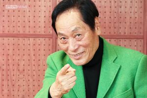 ヨネスケ。コーナーが始まったころは何度も二日酔いでロケしていたと笑う