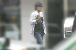 子どもをマイカー送迎していた俳優A