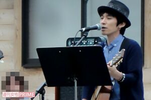 '14年10月、陸前高田未来商店街にて行われたイベント『小さな音楽祭』で歌声を披露した草野